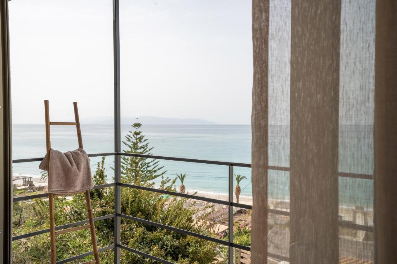 Thea Beachfront Suites In Lourdas Beach Lourdata  Luaran gambar